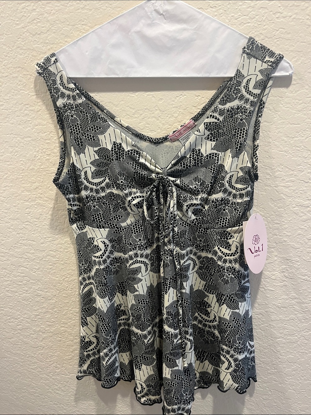 Vol.1 Black & White Floral Tie-Front Tank Top